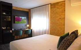 Quality Hotel Robertson Gardens